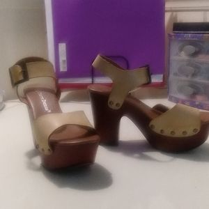Leather Sandles w/ Chunky Heel